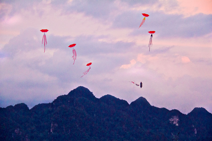 Kisses from Sumatera. Lubuk Jantam, Padang, Indonesia.. WL 21 PepeDominguez